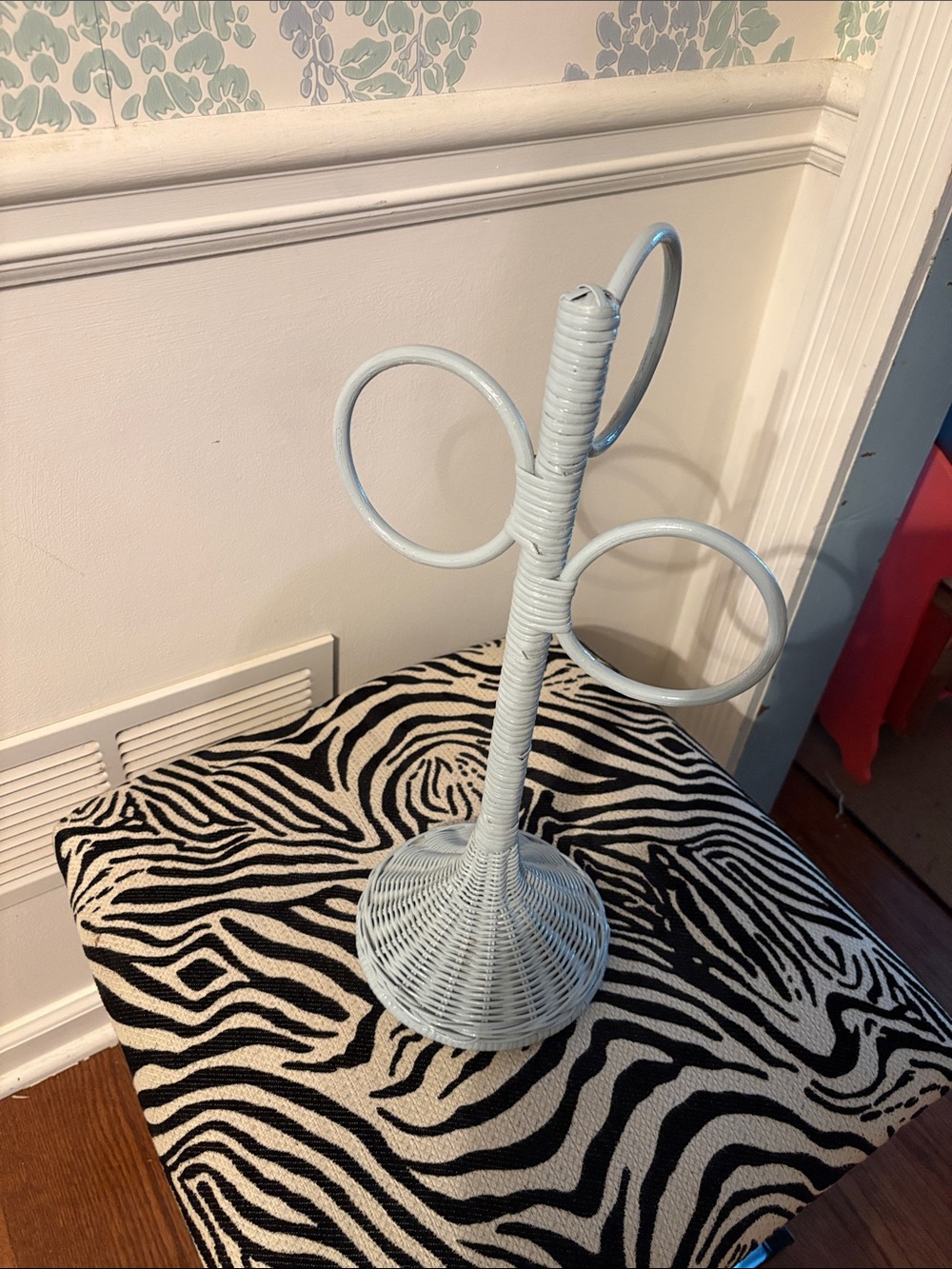 Wicker Guest Towel Holdet